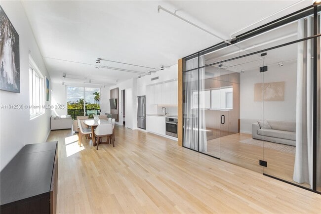 Primary Photo - 1700 Meridian Ave