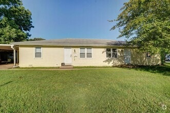 Building Photo - Spacious 3 Bedroom, 1 Bathroom Duplex