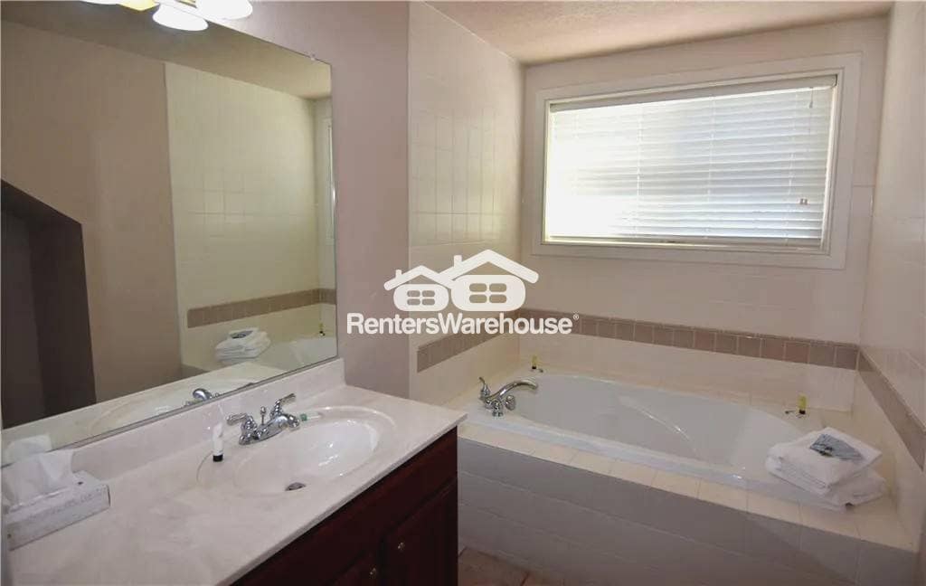 Building Photo - 2853 29th Ave