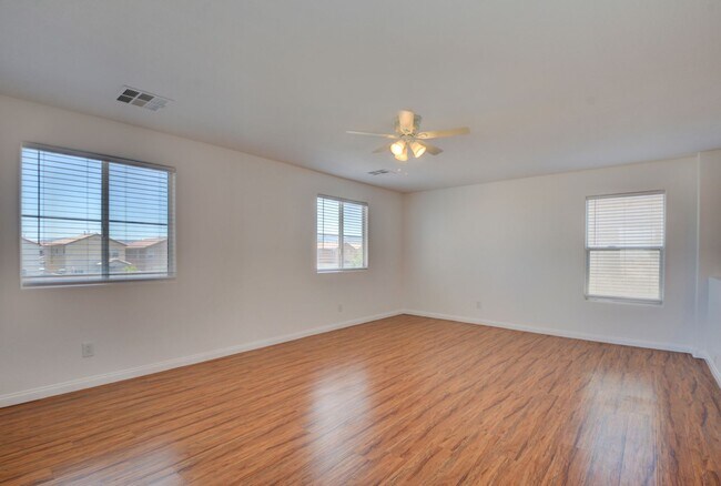 Building Photo - Fabulous 3 bed/2.5 bath two-story home in ...