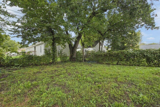 Building Photo - 1724 E Kossuth St