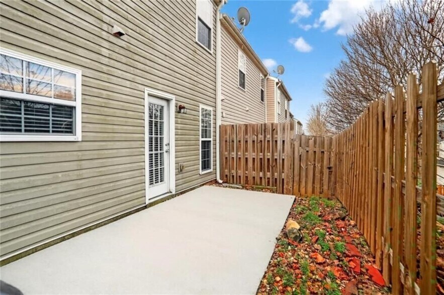 Building Photo - 230 Valley Xing