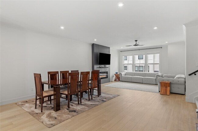 Building Photo - 16505 Honey Locust Dr