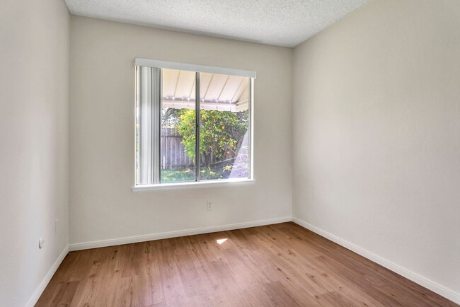 Building Photo - Great single level home in Mira Mesa.  Ava...