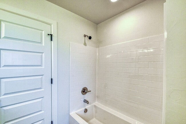 Building Photo - 3812 SE 80th St