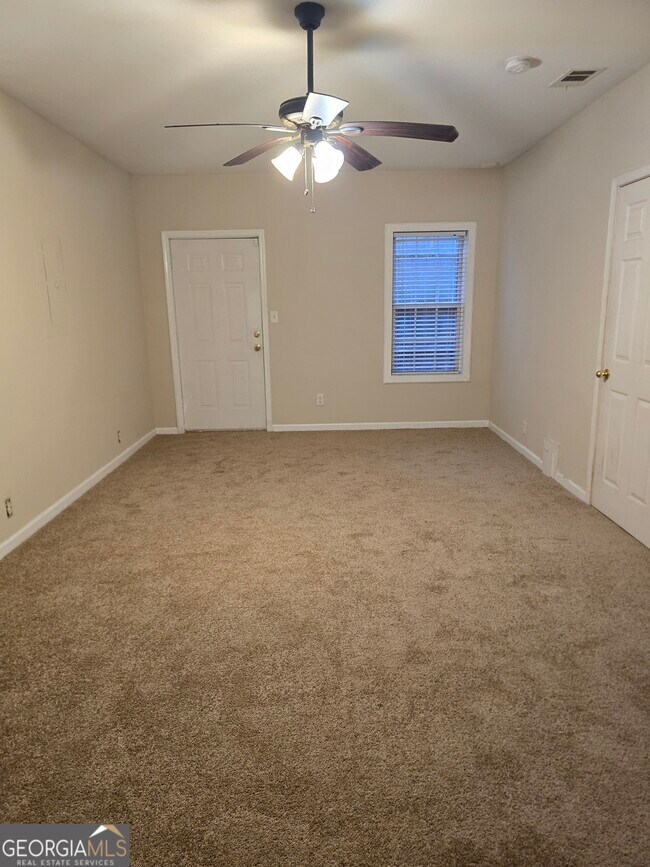 Building Photo - 2727 Manor Cove