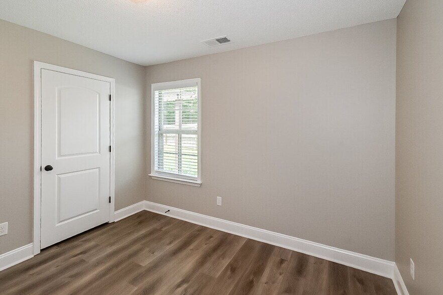 Building Photo - 7263 Willow Point Dr