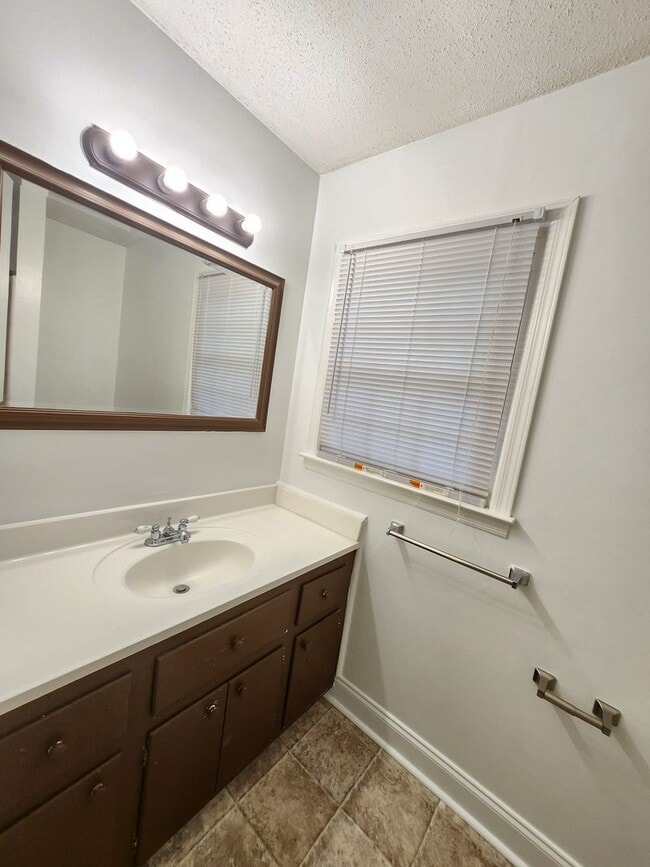 Building Photo - 3602 Nassau Dr