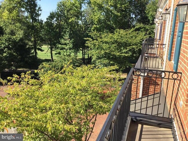 Building Photo - 724 Vestal St