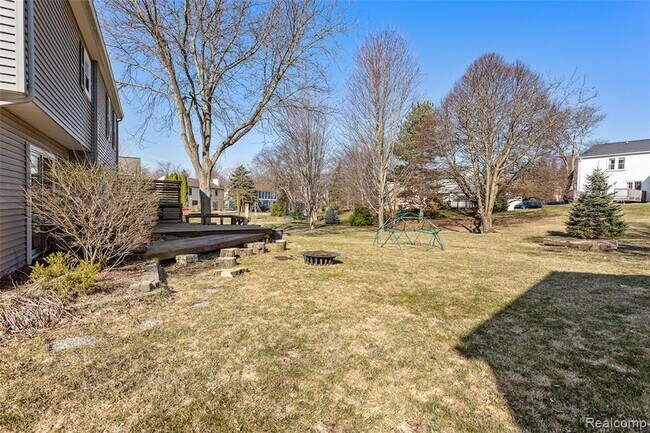 Building Photo - 2244 N Fairview Ln