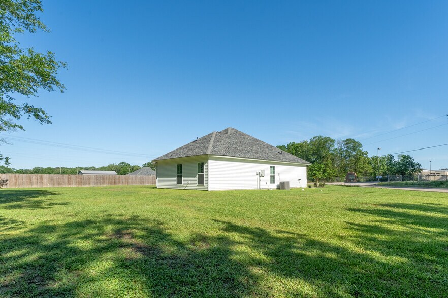 Building Photo - 12542 Brown Rd