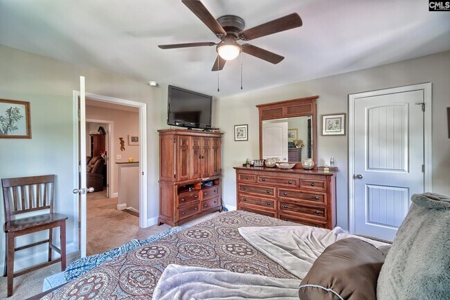 Building Photo - 21 Sixty Oaks Ln