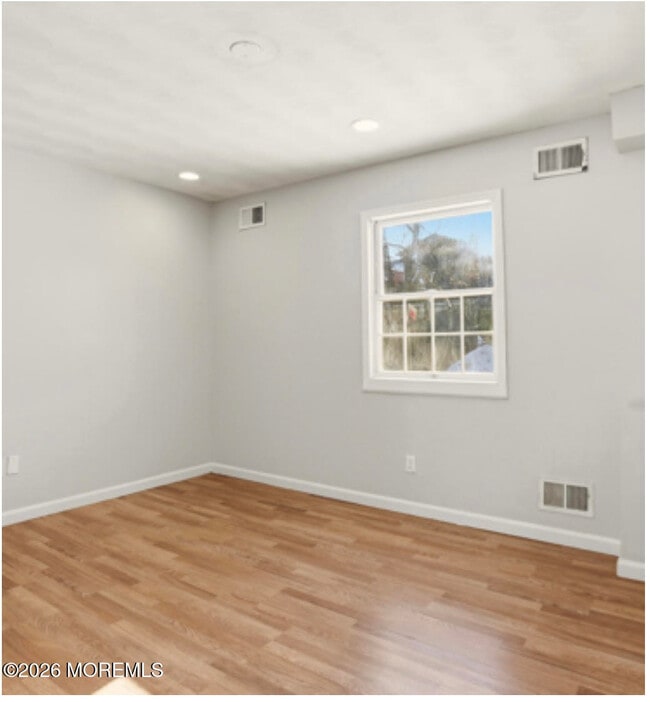 Building Photo - 123 Village Dr