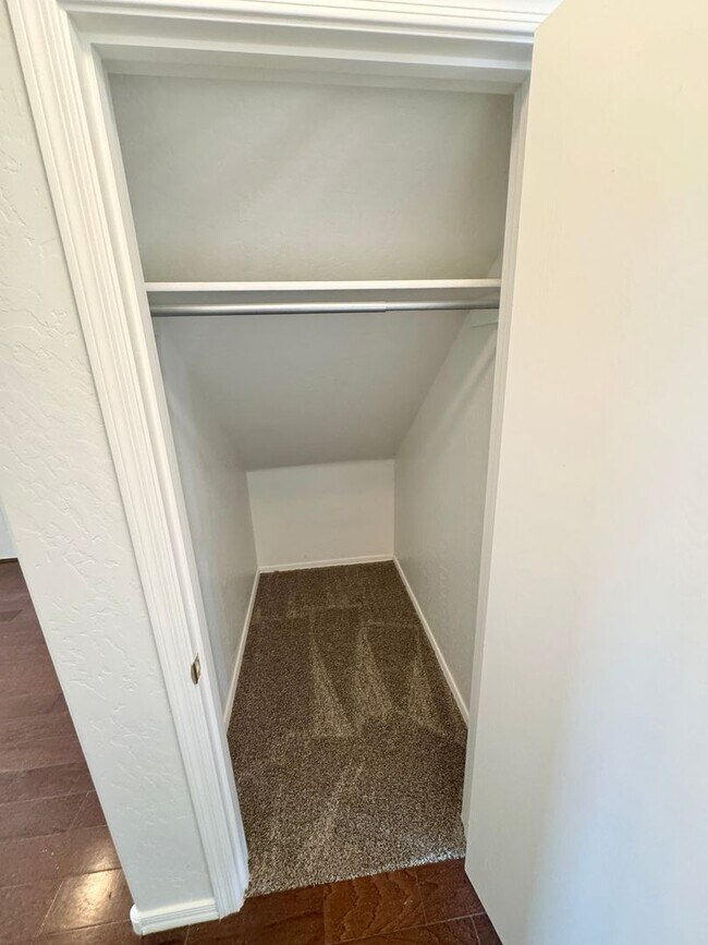 Building Photo - 4 Bedroom 3 Bathroom Home in Surprise! Has Loft & Additional Office/Den!