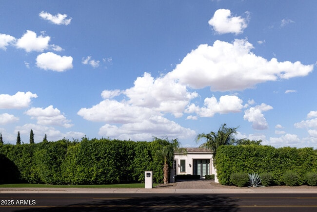 Building Photo - 7730 N Mockingbird Ln