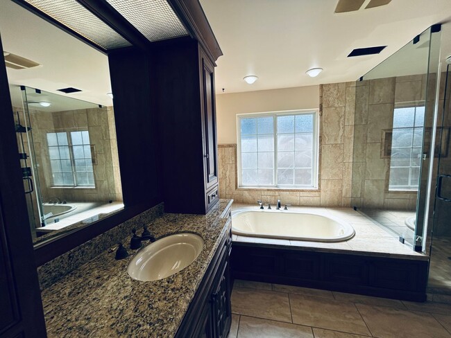 Building Photo - Absolutely gorgeous, remodeled home in beautiful location in Midtown Tulsa