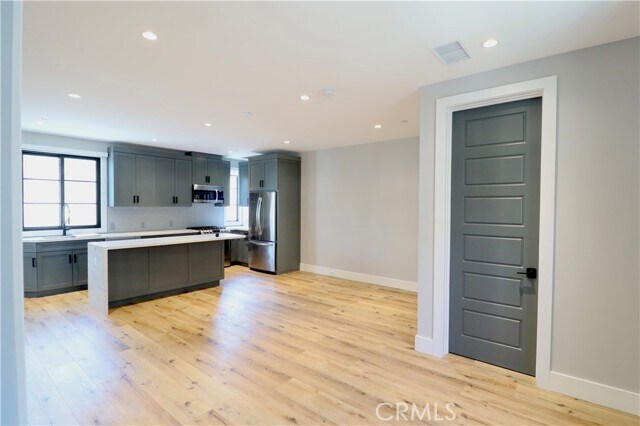 Building Photo - 1348 S Burnside Ave