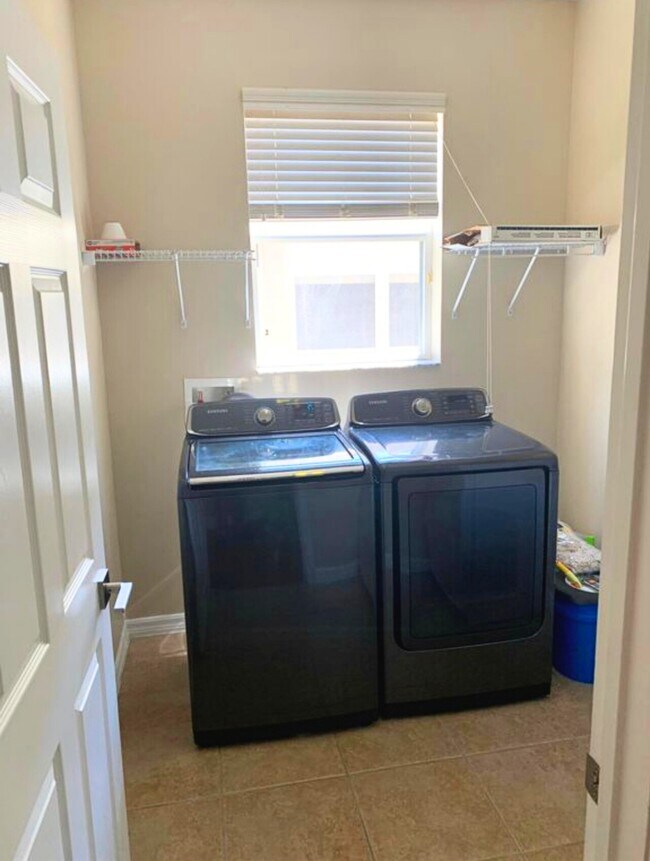 Building Photo - 652 Legacy Park Dr