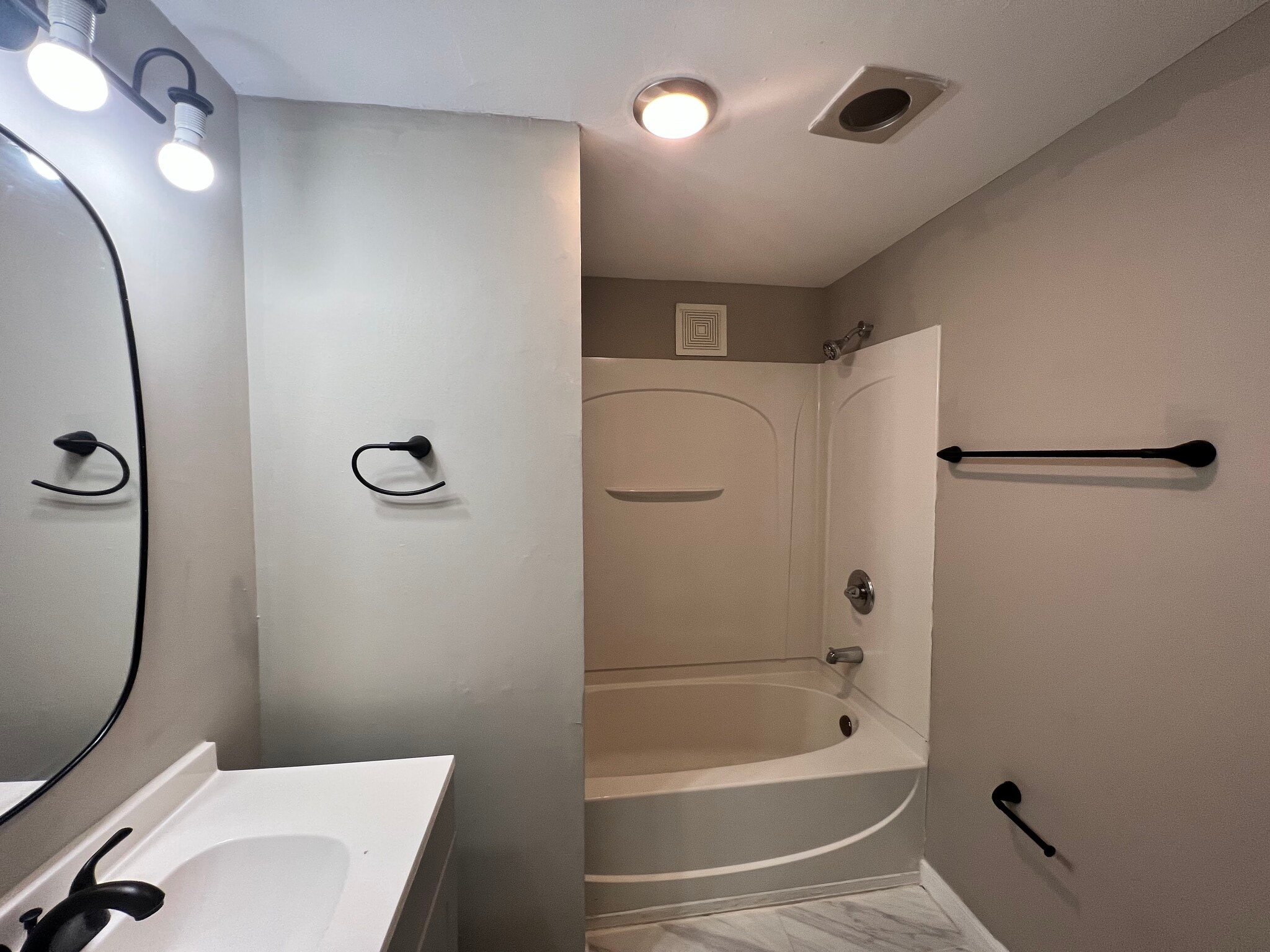 Master Bathroom - 1927 Matoax Ave