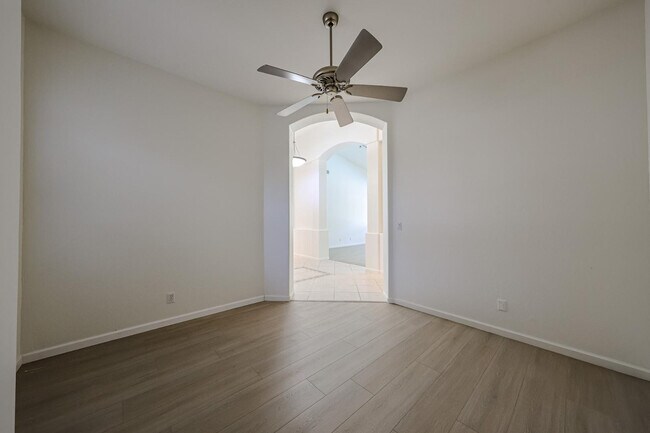 Building Photo - 4536 W Villa Linda Dr