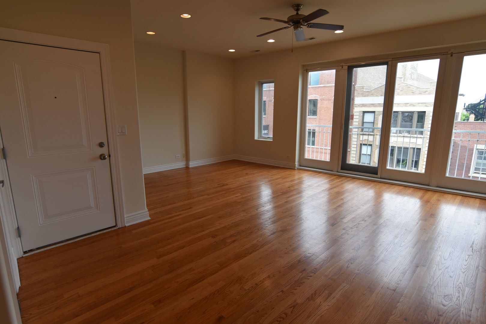 Building Photo - 5140 N Clark St