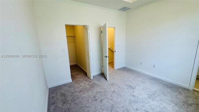 Building Photo - 2632 SE 27th Dr