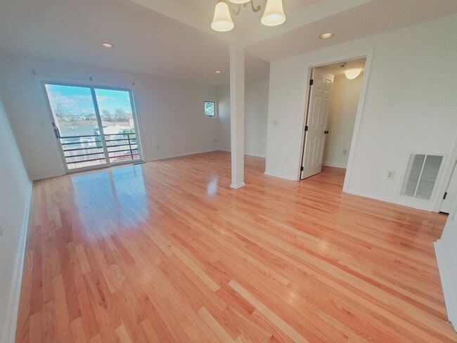 Building Photo - 57 Whitmore Ln