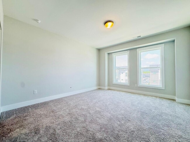 Building Photo - 4 bedroom End Unit Townhome in Wendell Fall