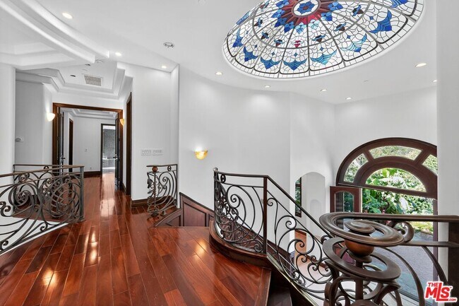 Building Photo - 4536 Vanalden Ave