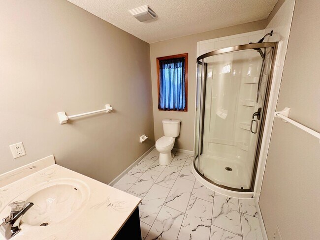 Building Photo - Stunning 6-Bedroom Corner-Lot Home w/ Luxury Finishes & Entertainer’s Layout