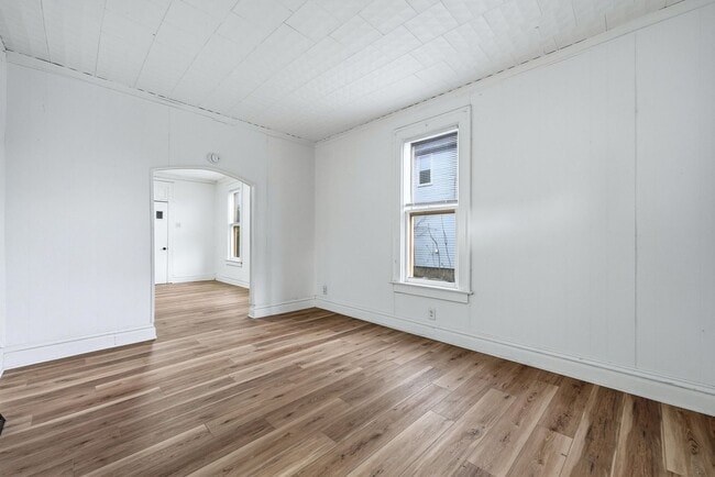 Building Photo - Cozy 3BR with Covered Front Porch