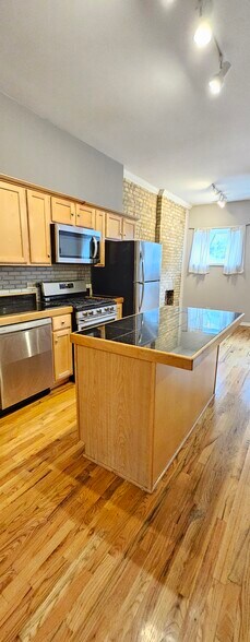 Building Photo - 529 N Ashland Ave