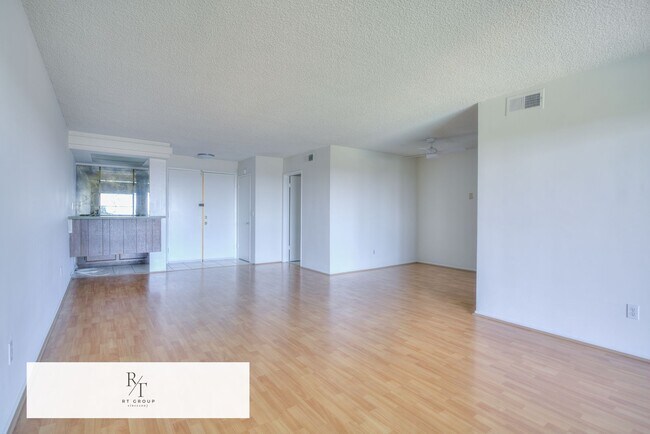 Building Photo - Spacious 2-Bedroom, 2-Bathroom Unit in Prime Monterey Park