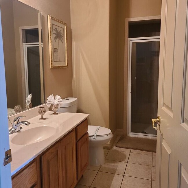 Building Photo - 4BD 4.5 BA Fully furnished home available ...