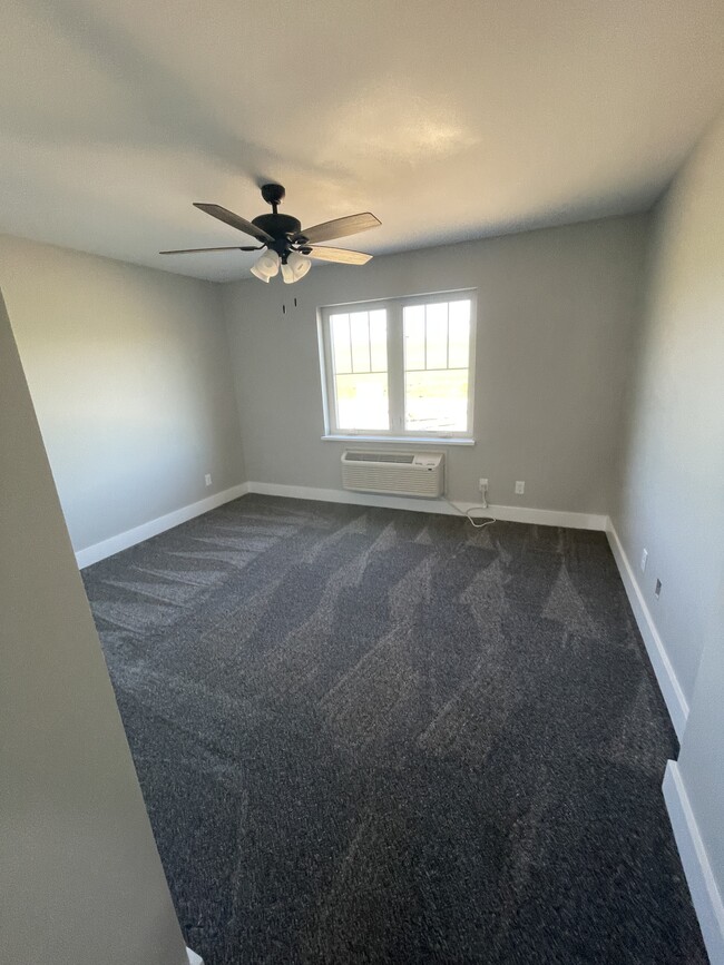 Building Photo - 3383 W 3nd