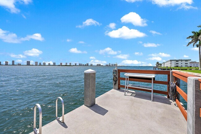 Building Photo - 105 Paradise Harbour Blvd