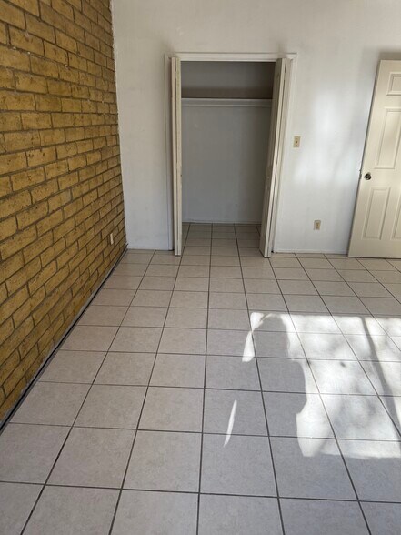 Building Photo - 450 Via Lechuza