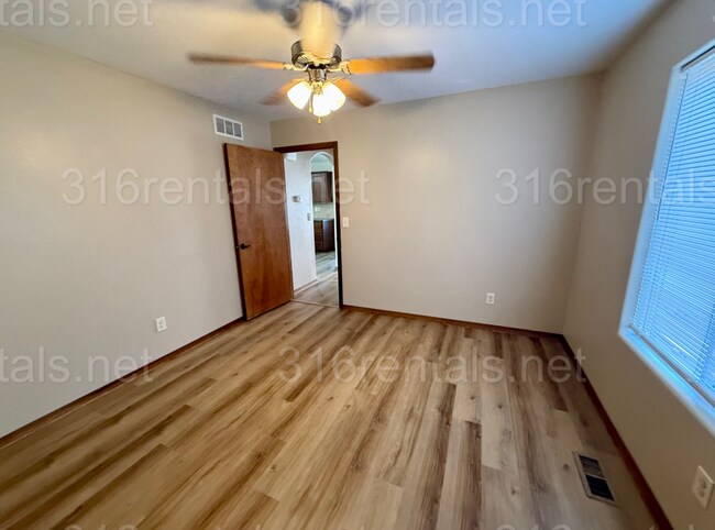 Building Photo - $1575 - 4 bedroom/ 2 bathroom - Gorgeous newly remodeled townhome!