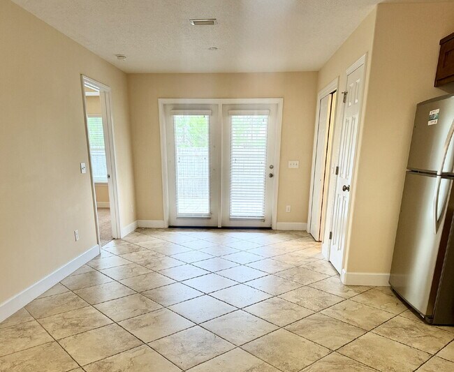 Building Photo - Charming 2 Bed, 2 Bath Home in Lynn Haven, FL - Perfect for Cozy Living!