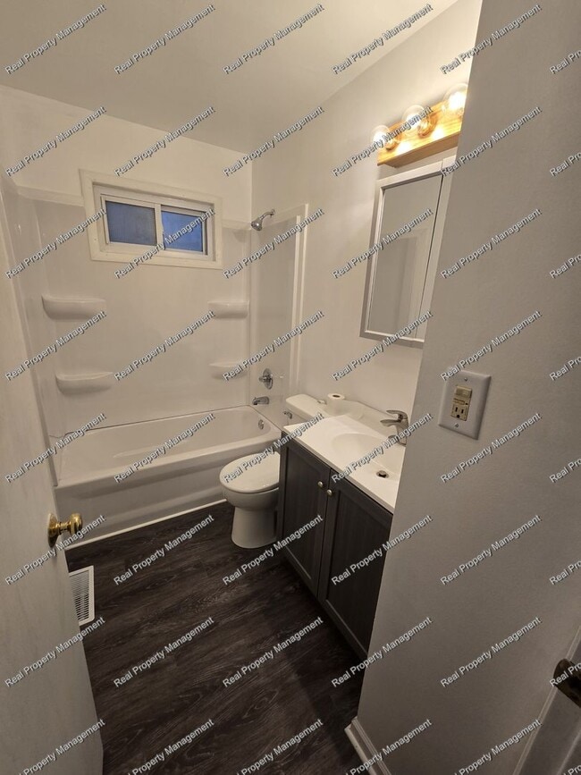 Building Photo - Three Bedroom Ranch