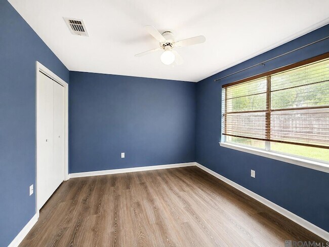 Building Photo - 536 Fountainbleau Dr