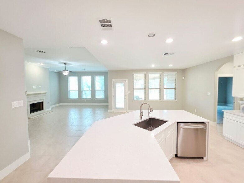 Building Photo - 4822 La Santa Rd