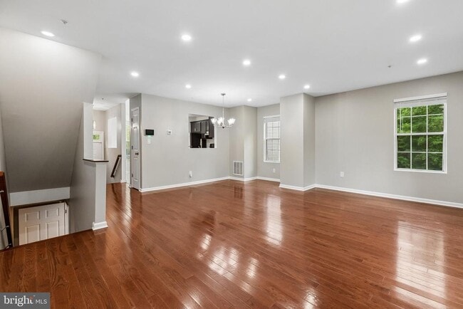 Building Photo - 10737 Kitchener Ct