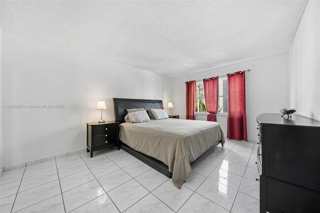Building Photo - 401 Golden Isles Dr
