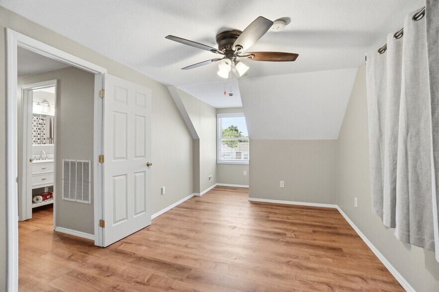 Building Photo - 245 Fitchland Dr