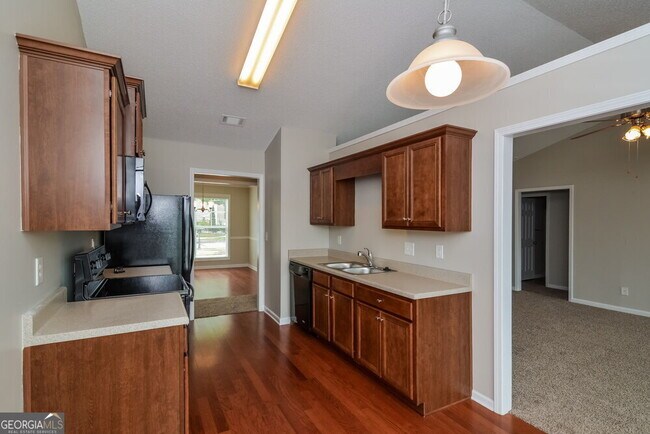Building Photo - 3896 Pine Village Pl