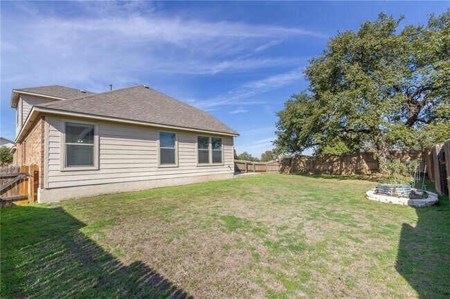 Building Photo - 504 Tascate St