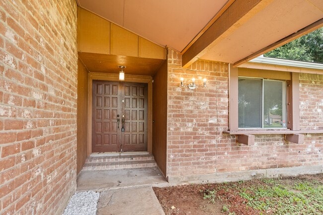 Building Photo - 13910 New Village Ln