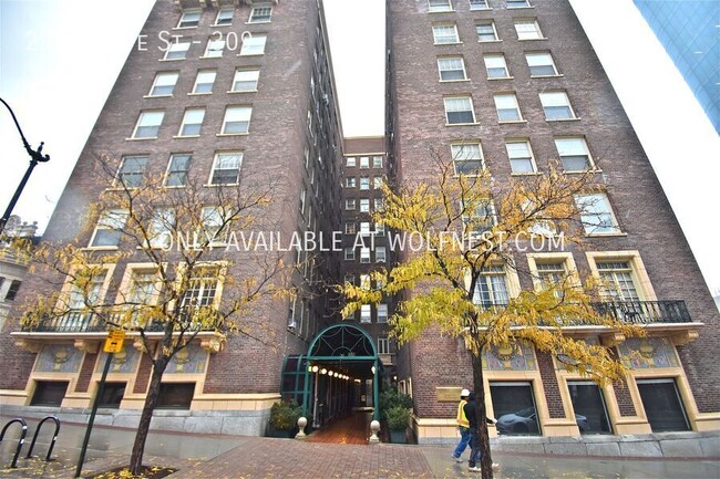 Building Photo - Remodeled Downtown Studio Condo! No Deposi...