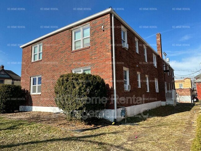 Building Photo - 901 N 16 St